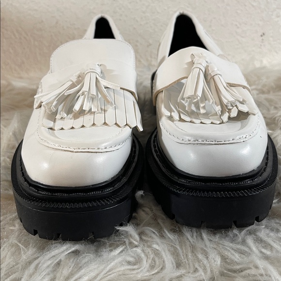 H&M Black/White Chunky Loafers Platform Sole & Tassel Detail Slip On Size 37 (6) - Picture 4 of 16